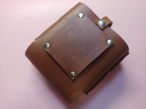 スプリングネットのレザーケース