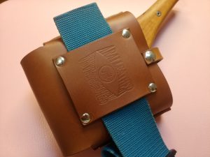 スプリングネットのレザーケース